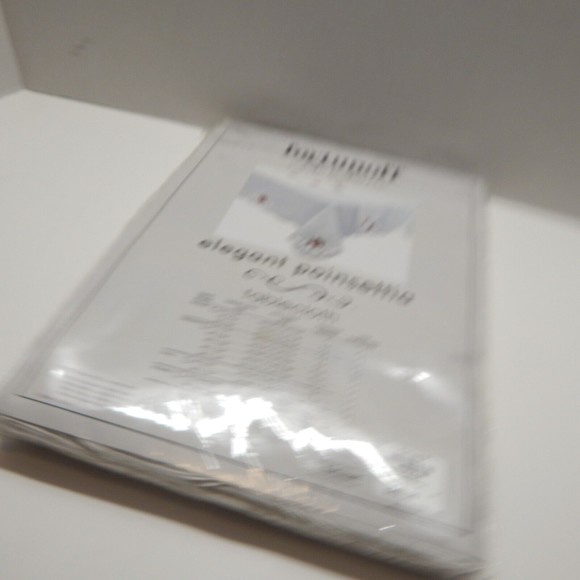 Holiday Christmas Ribbon Poinsettia White Tablecloth Cut Cloth Gold Thread NOS - Picture 8 of 8